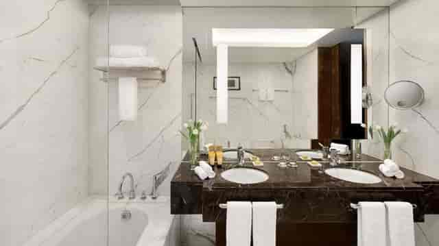 Luxury marble bathroom suite at Shangri-La Hotel Beijing for upscale events.