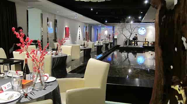 Sophisticated dining area with floral decor at Da Dong, perfect for upscale events.