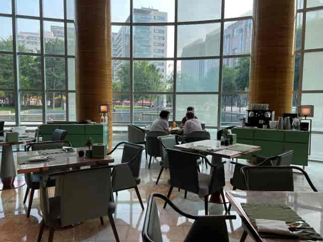 Modern meeting space at The Ritz-Carlton Beijing, ideal for intimate discussions and networking.