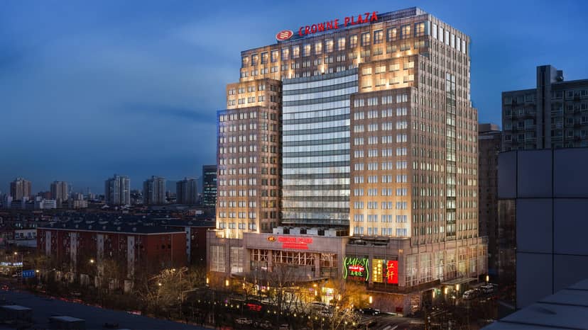Valley Cafe at Crowne Plaza Beijing, modern venue for conferences and gatherings.