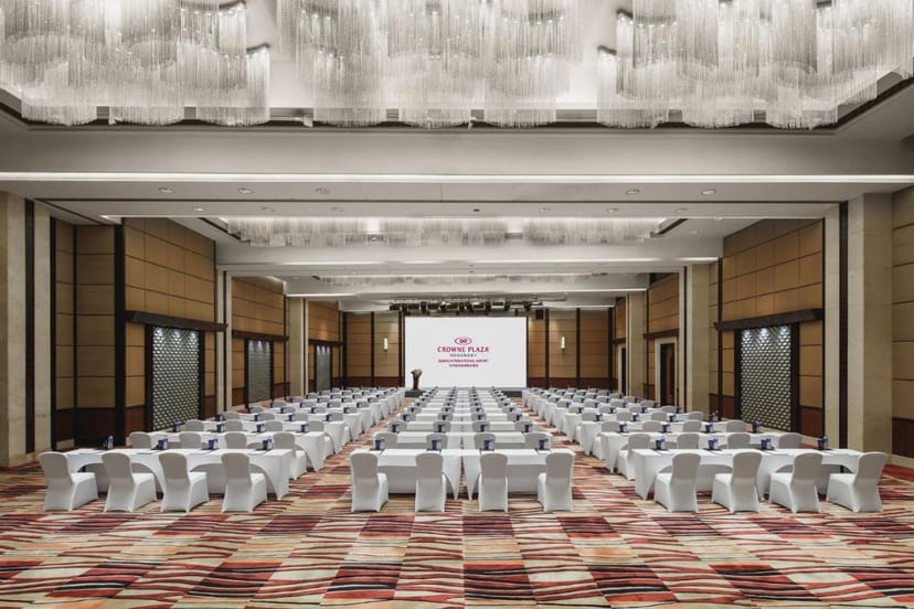 Spacious Lincoln Grand Ballroom set for conferences with elegant decor and seating.