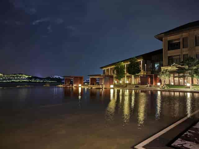 Hong Yan Hall, sleek venue with water reflections, ideal for elegant events in Beijing.