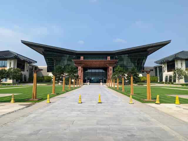 Hong Yan Hall, modern venue with traditional flair, ideal for corporate events in Beijing.