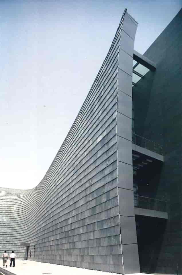Modern exhibition hall with sleek metallic facade for innovative corporate events.