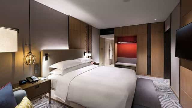 Hilton Beijing Tongzhou meeting room with modern decor for business events.