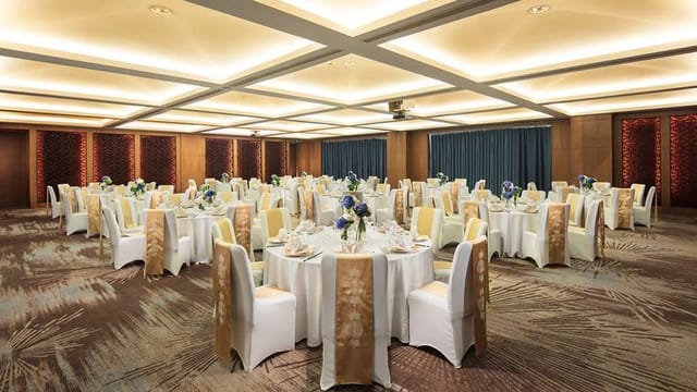 Elegant banquet hall at Hilton Beijing Tongzhou for weddings and corporate events.