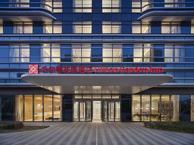 Modern meeting rooms at Hilton Garden Inn Daxing, perfect for business events and gatherings.