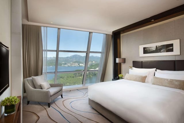 Modern meeting room at Sunrise Kempinski Hotel Beijing with scenic views for events.