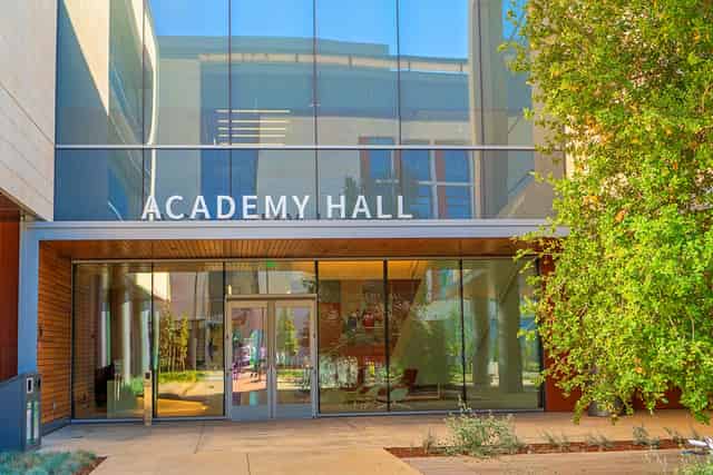 University Hall U385