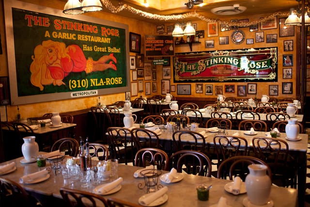 Cozy garlic-themed Italian restaurant for intimate gatherings and corporate events.