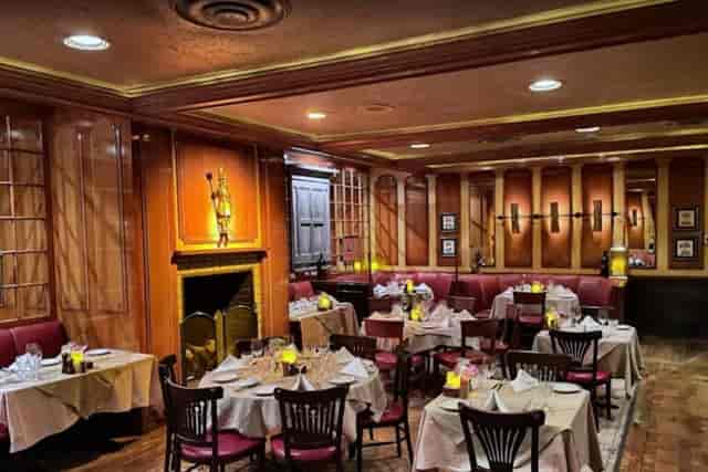 Elegant dining room at House of Prime Rib, ideal for intimate gatherings and corporate events.