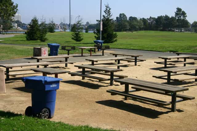 Joinville Swim Center picnic area, ideal for team-building events and casual gatherings.