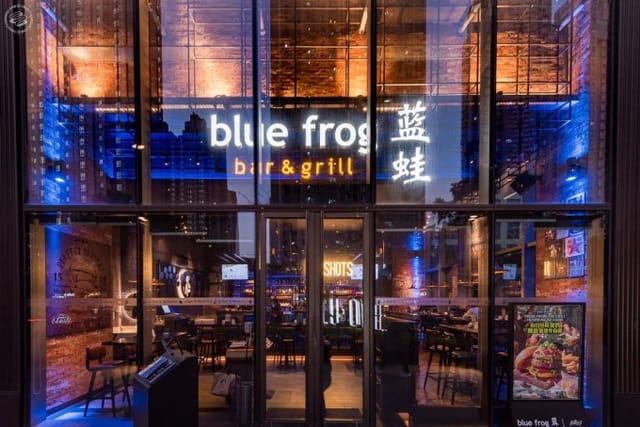 Vibrant bar and grill in Blue Frog, perfect for casual networking and social events.