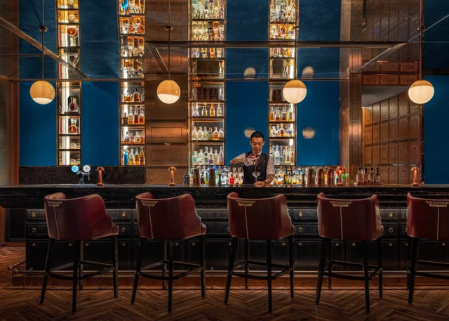 Stylish Mio bar with elegant design, perfect for casual networking events and gatherings.