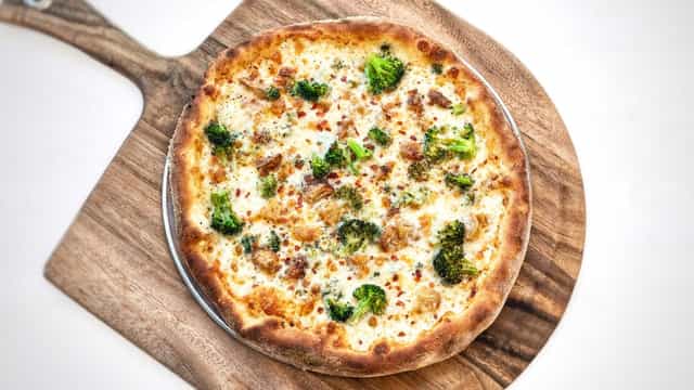 Delicious pizza with fresh broccoli at Amici's East Coast Pizzeria for events.