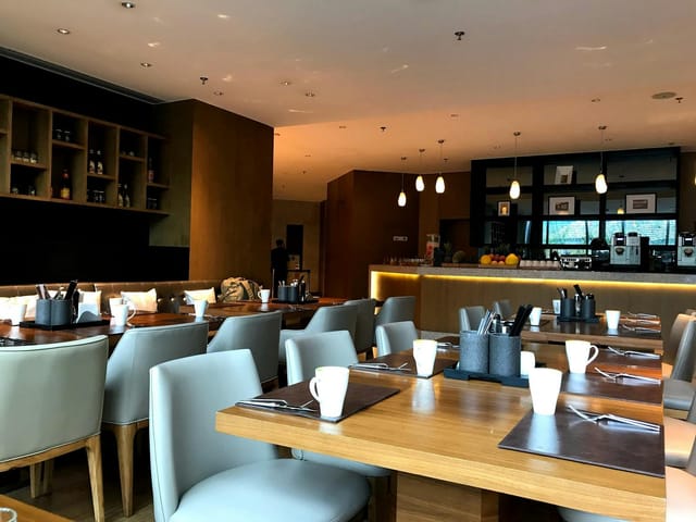 Modern dining suite at Renaissance Beijing for corporate meetings and intimate gatherings.