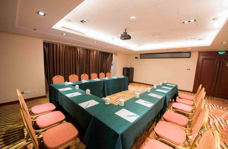 Korean barbecue hall meeting room, U-shape setup for business discussions in Beijing.