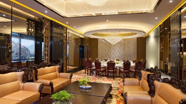 Elegant meeting suite at Grand Skylight Catic Hotel, ideal for corporate events and gatherings.