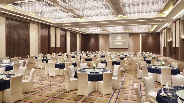 Elegant banquet hall in Crowne Plaza Beijing Lido, perfect for conferences and weddings.
