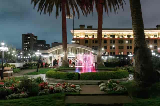 The Westin St. Francis outdoor venue with fountain, perfect for corporate events and gatherings.