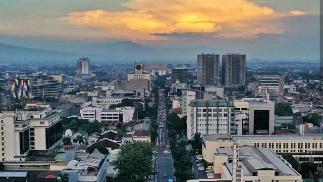 360 Meeting Room in Gaia Hotel Bandung with sunset cityscape, perfect for urban conferences.