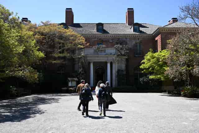 Group approaching elegant High Place at Filoli, ideal for upscale events and meetings.