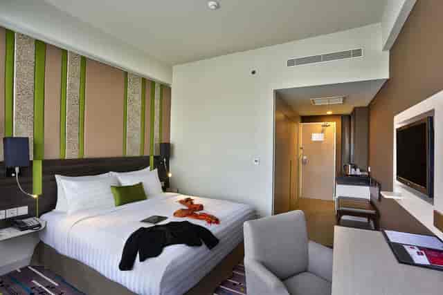 Private dining room at Mercure Serpong Alam Sutera, ideal for events and meetings.