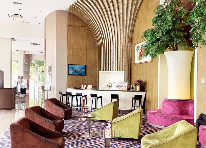 Private dining room at Mercure Serpong with modern seating for networking events.