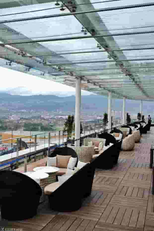 The 18th Restaurant and Lounge