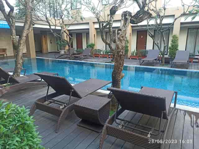 Serani 1 at Hotel Santika Kuta Bali, serene poolside lounge for networking events.