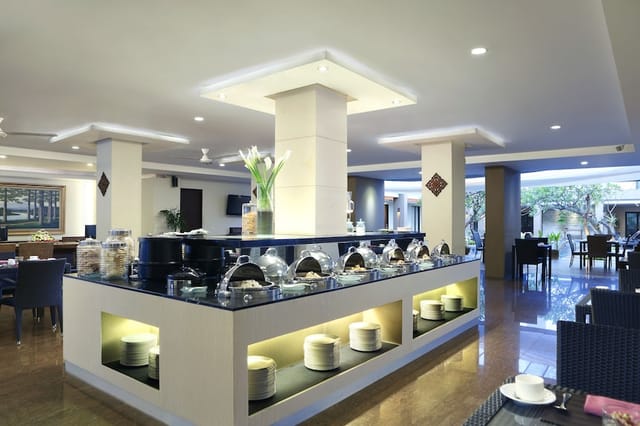 Restaurant dining area at Hotel Santika Kuta Bali, ideal for networking events and receptions.