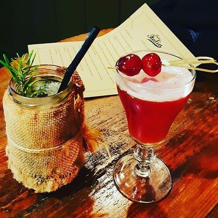 Cocktail bar