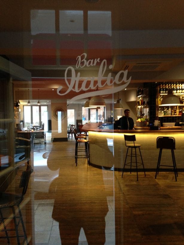 Modern restaurant bar in Bar Italia, Uxbridge; ideal for casual meetings and private events.