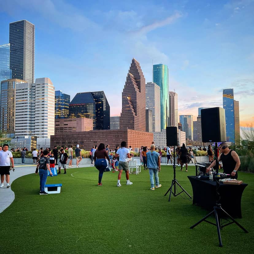 POST SKYLAWN | Rooftop Park and Farm