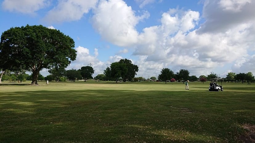 Expansive Jersey Meadow Golf Course putting green for corporate events and networking.