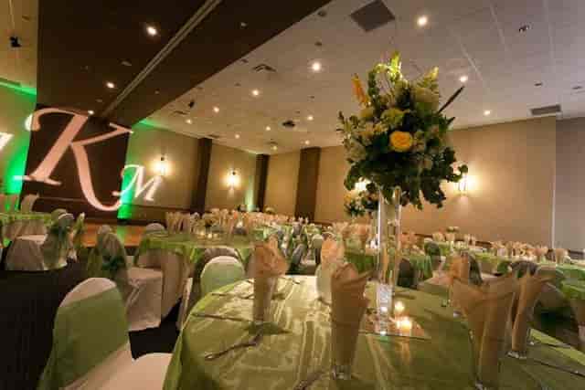 Elegant event space in Red Oak Ballroom B with green tablecloths for weddings or gatherings.