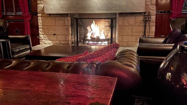 The Fireplace Lounge
