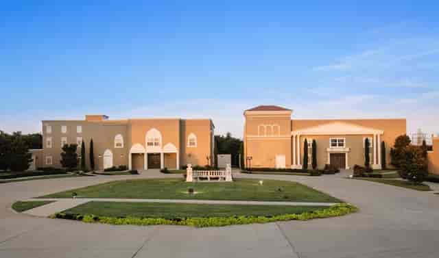 Indoor vs. Outdoor Venue: How to Choose ...