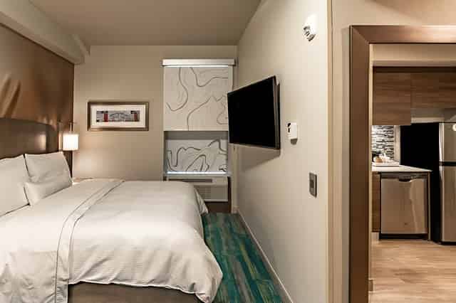 Communal Room - Kitchenette & Sectional Couch Included
