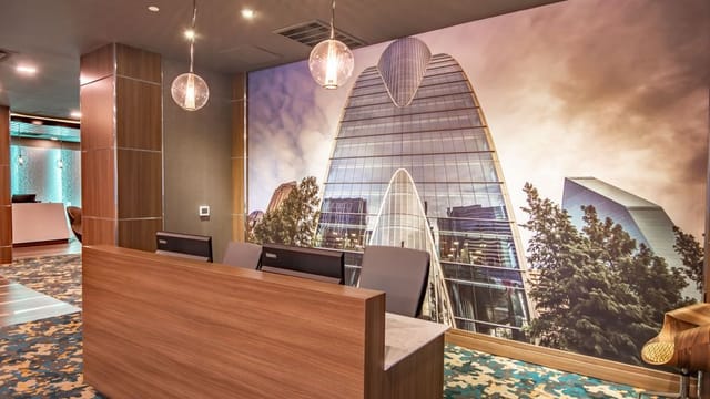 Modern meeting room with 75" Smart TV for upscale corporate events in Dallas.