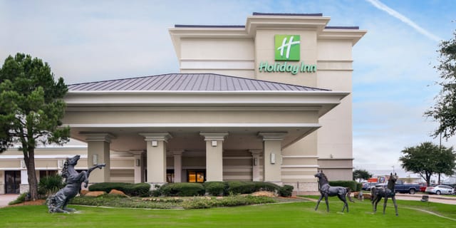 Holiday Inn Richardson Ballroom, modern architecture, ideal for corporate events.