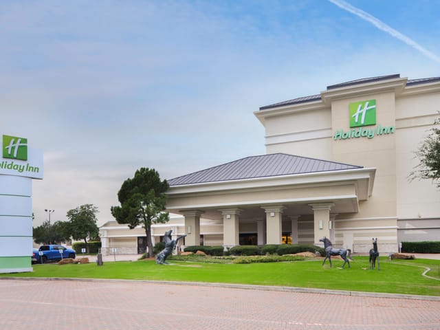 Richardson Ballroom at Holiday Inn Dallas, ideal venue for meetings and events.