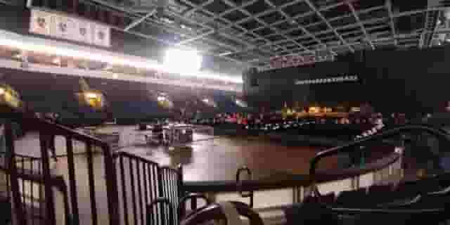 Full House Seated Floor