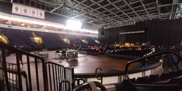 Full House Seated Floor