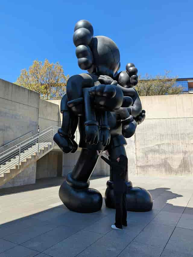 Large-scale sculpture at Modern Auditorium, ideal for outdoor events and exhibitions.