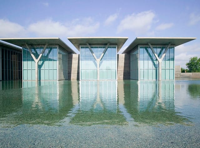 Modern Art Museum Fort Worth: sleek glass architecture reflecting serene water, perfect for events.