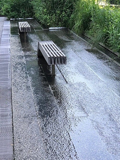 Diller – von Furstenberg Sundeck: minimalist bench by water for outdoor meetings and relaxation.