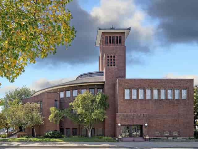 Wesley Center at St. Paul's UMC: modern venue with distinctive tower, ideal for events.