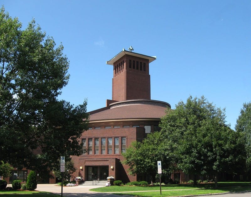 St. Paul's United Methodist Church library, a stylish venue for events and meetings.
