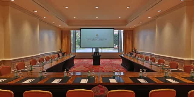 Meeting room with U-shaped table at InterContinental Costa Rica for corporate events.